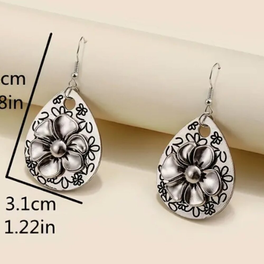 Vintage Boho Earrings Engraved Flower Water Drop Shape Earrings - Picture 3 of 3